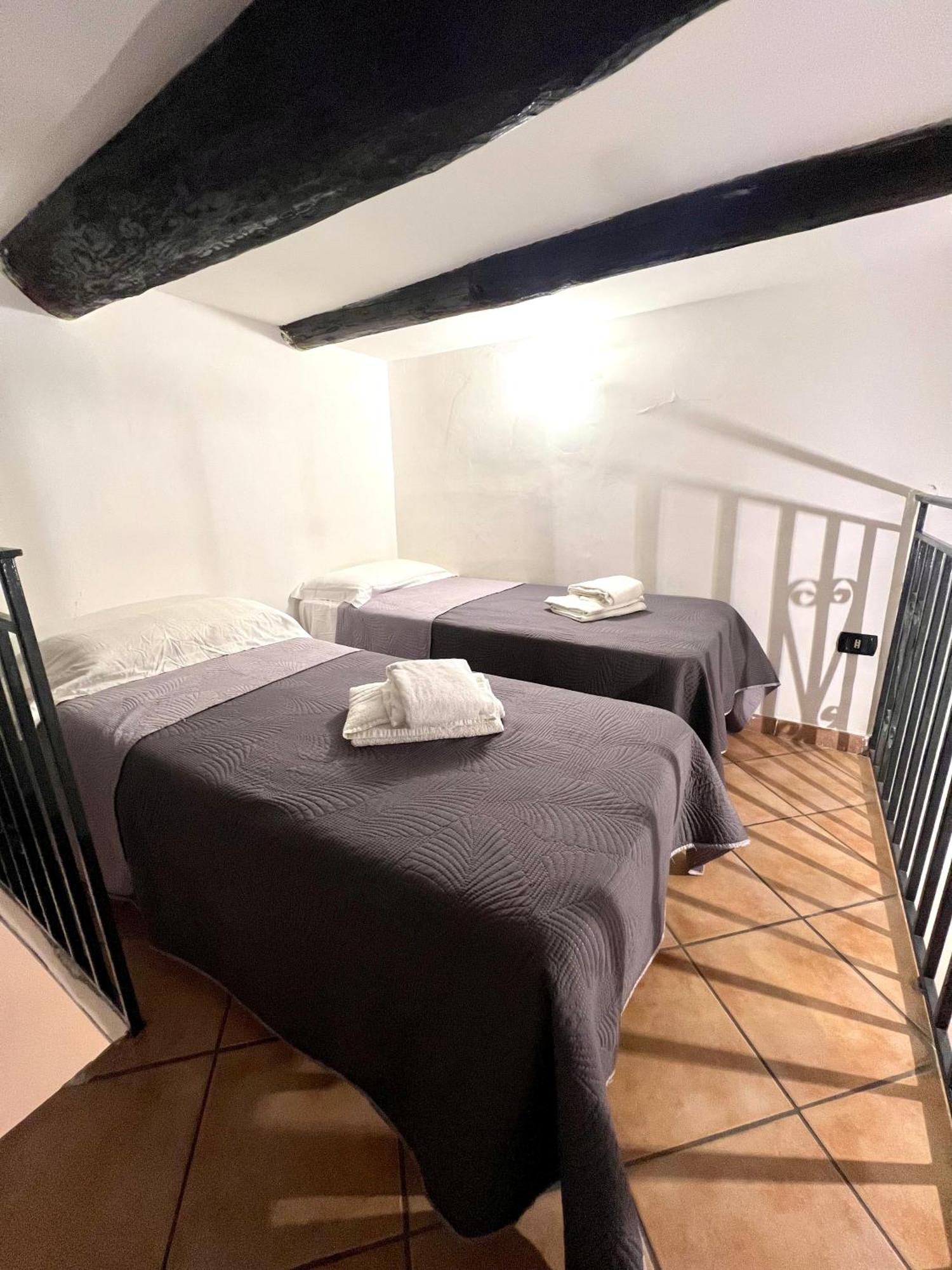 Core Guest House Наполи Екстериор снимка